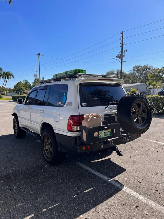 2004 Lexus LX 2nd Gen - Image 10 of 31