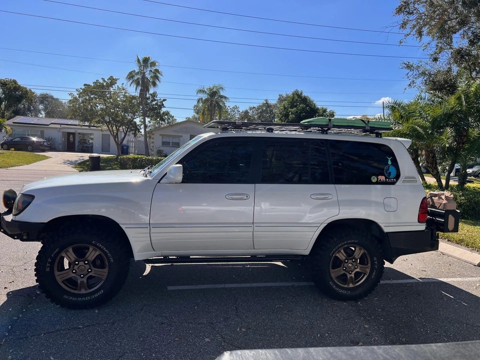 2004 Lexus LX 2nd Gen - Image 8 of 31