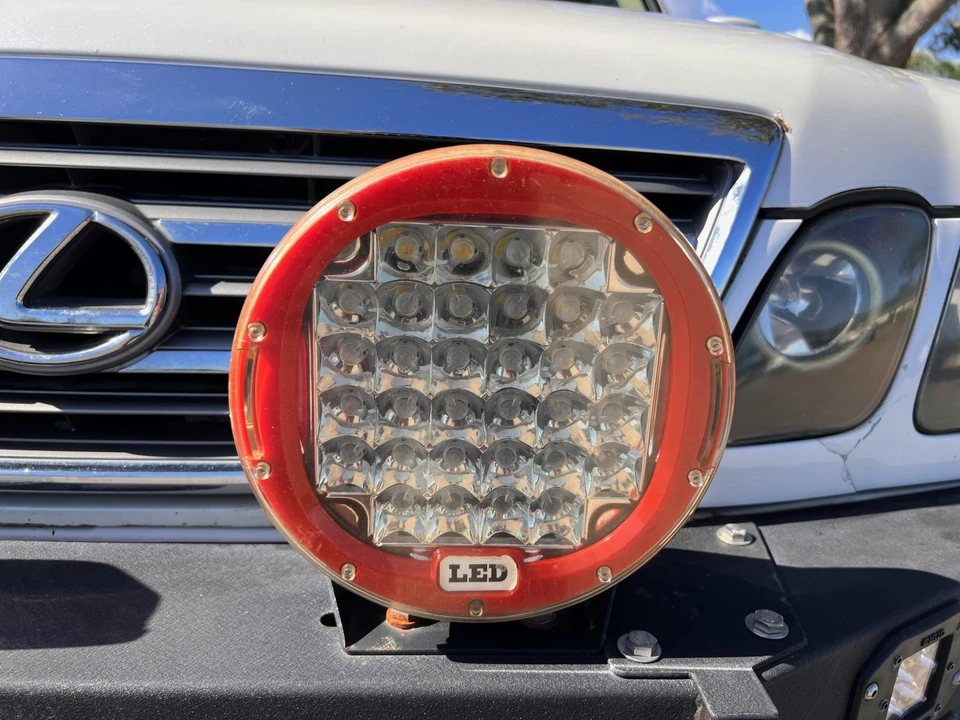 2004 Lexus LX 2nd Gen - Image 24 of 31