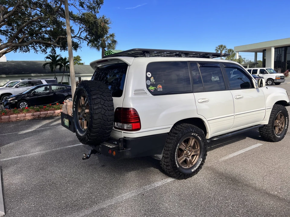 2004 Lexus LX 2nd Gen - Image 16 of 31