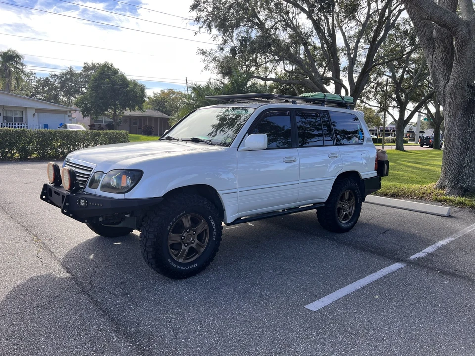 2004 Lexus LX 2nd Gen - Image 6 of 31