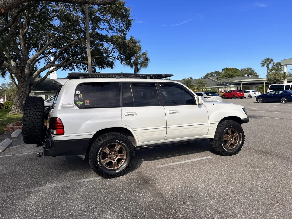 2004 Lexus LX 2nd Gen - Image 15 of 31
