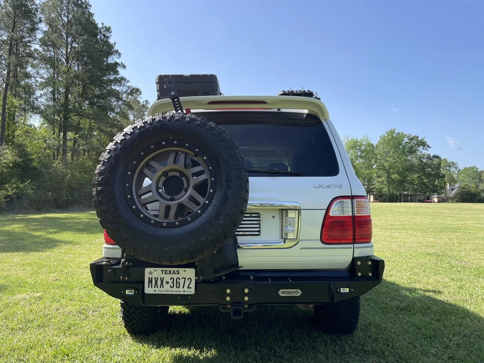 2004 Lexus LX 2nd Gen - Image 5 of 31