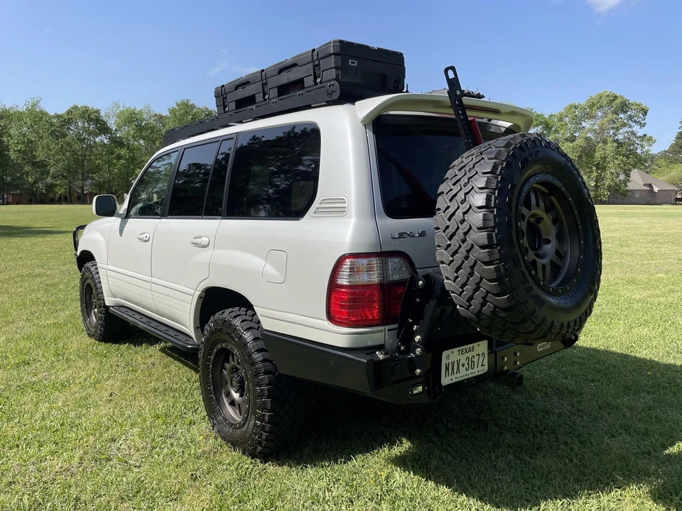 2004 Lexus LX 2nd Gen - Image 4 of 31