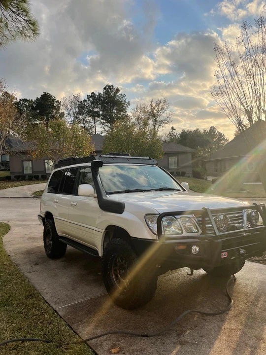 2004 Lexus LX 2nd Gen - Image 19 of 31