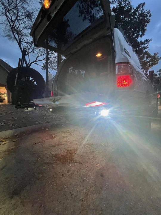 2004 Lexus LX 2nd Gen - Image 24 of 31