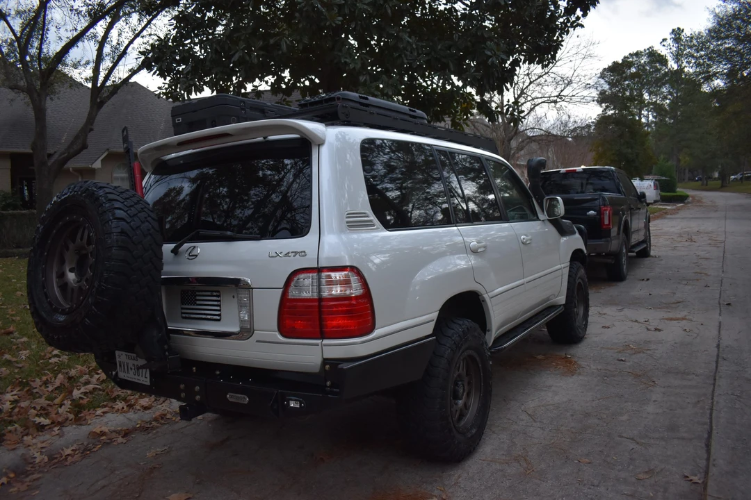 2004 Lexus LX 2nd Gen - Image 23 of 31