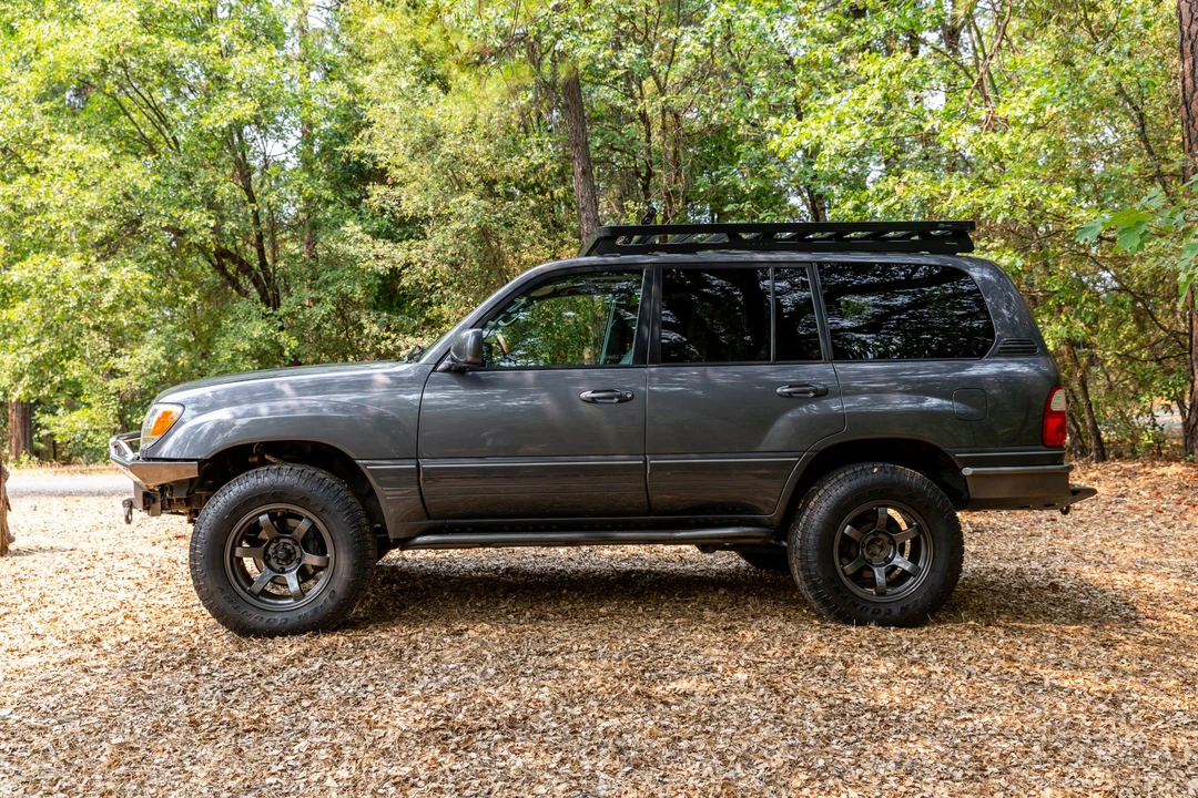 2004 Lexus LX 2nd Gen - Image 9 of 31