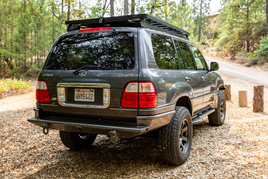 2004 Lexus LX 2nd Gen - Image 4 of 31