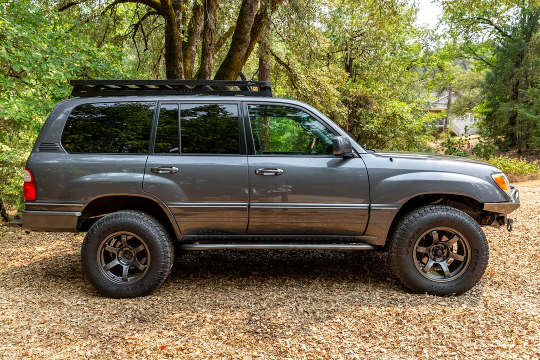 2004 Lexus LX 2nd Gen - Image 3 of 31