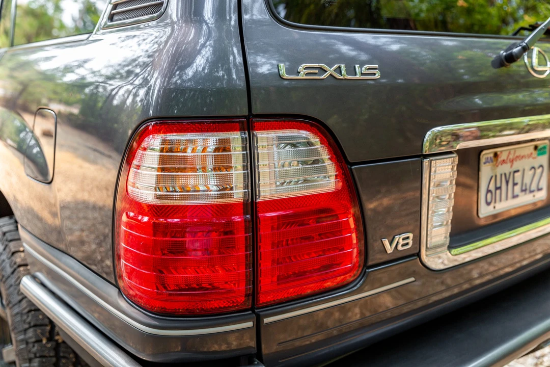 2004 Lexus LX 2nd Gen - Image 13 of 31