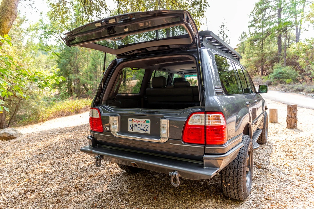 2004 Lexus LX 2nd Gen - Image 5 of 31