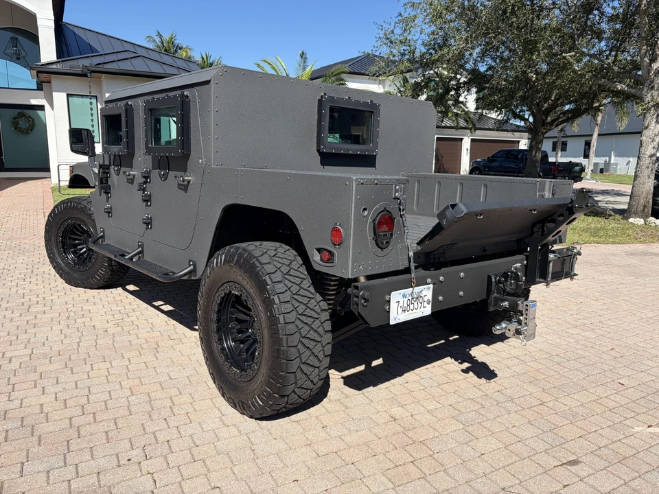 2006 Hummer HMMWV - Image 3 of 31