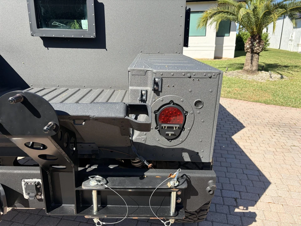 2006 Hummer HMMWV - Image 13 of 31