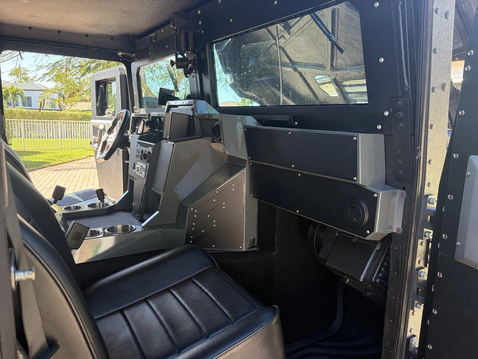2006 Hummer HMMWV - Image 24 of 31