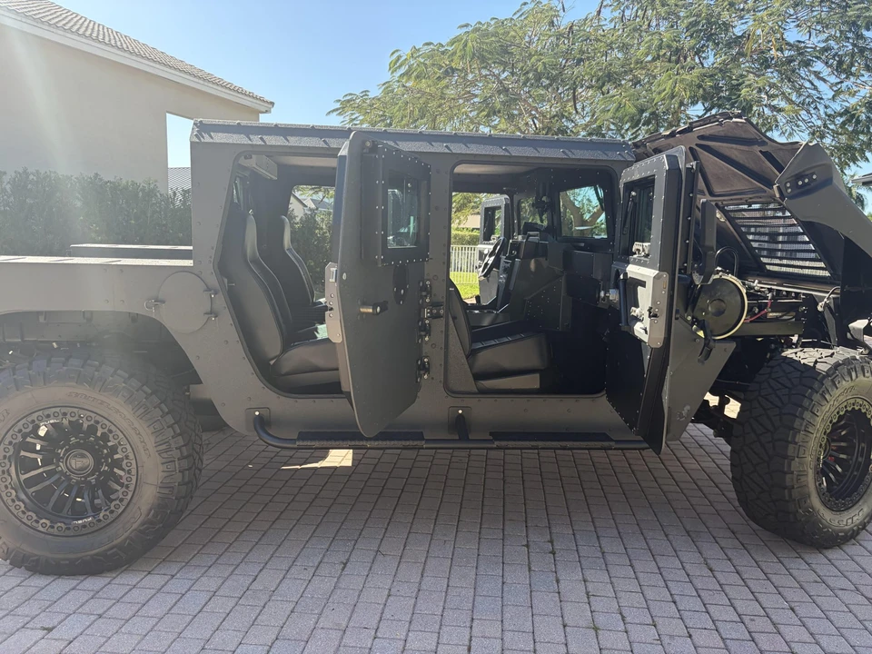 2006 Hummer HMMWV - Image 18 of 31
