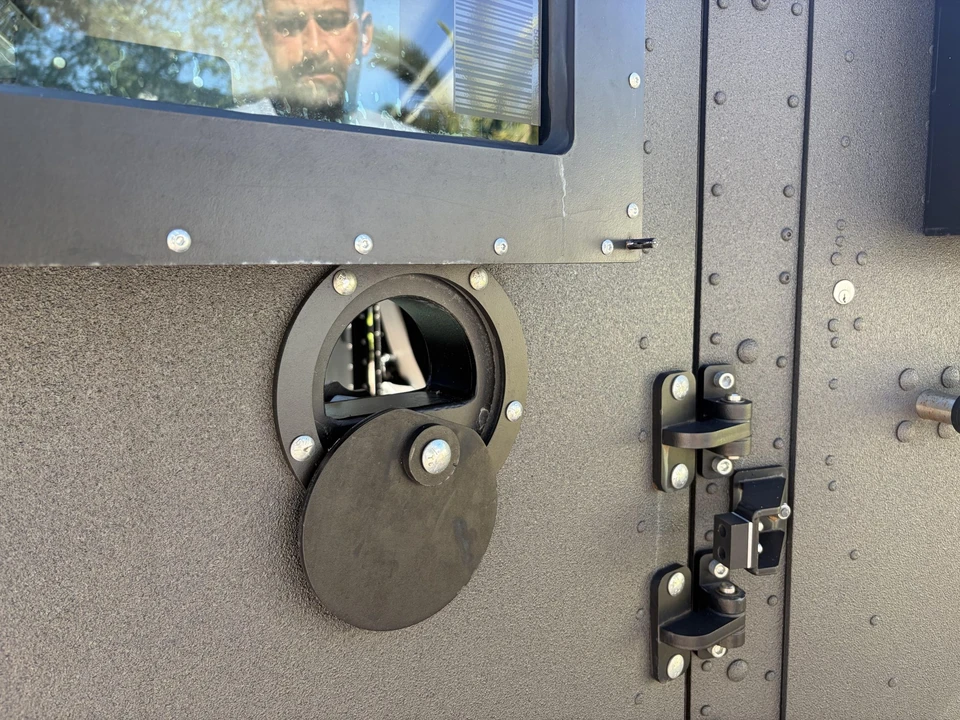 2006 Hummer HMMWV - Image 10 of 31