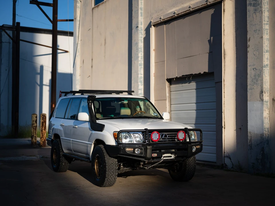 2006 Lexus LX 2nd Gen - Image 10 of 31