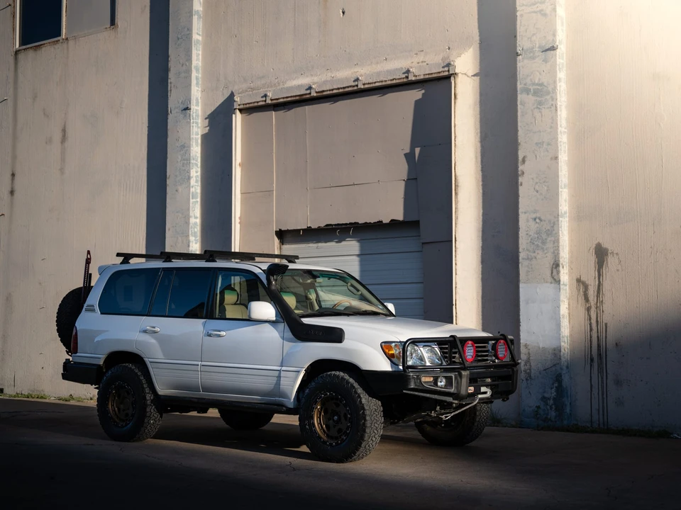 2006 Lexus LX 2nd Gen - Image 11 of 31