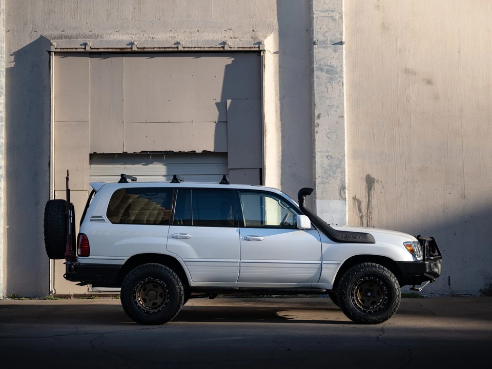 2006 Lexus LX 2nd Gen - Image 12 of 31