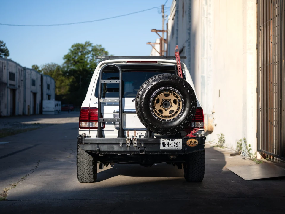 2006 Lexus LX 2nd Gen - Image 16 of 31