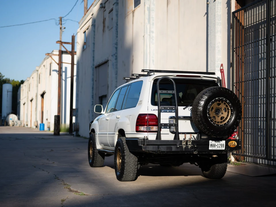 2006 Lexus LX 2nd Gen - Image 19 of 31