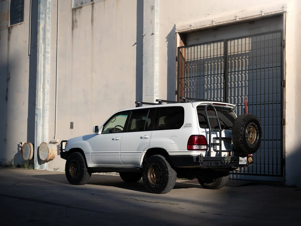 2006 Lexus LX 2nd Gen - Image 18 of 31
