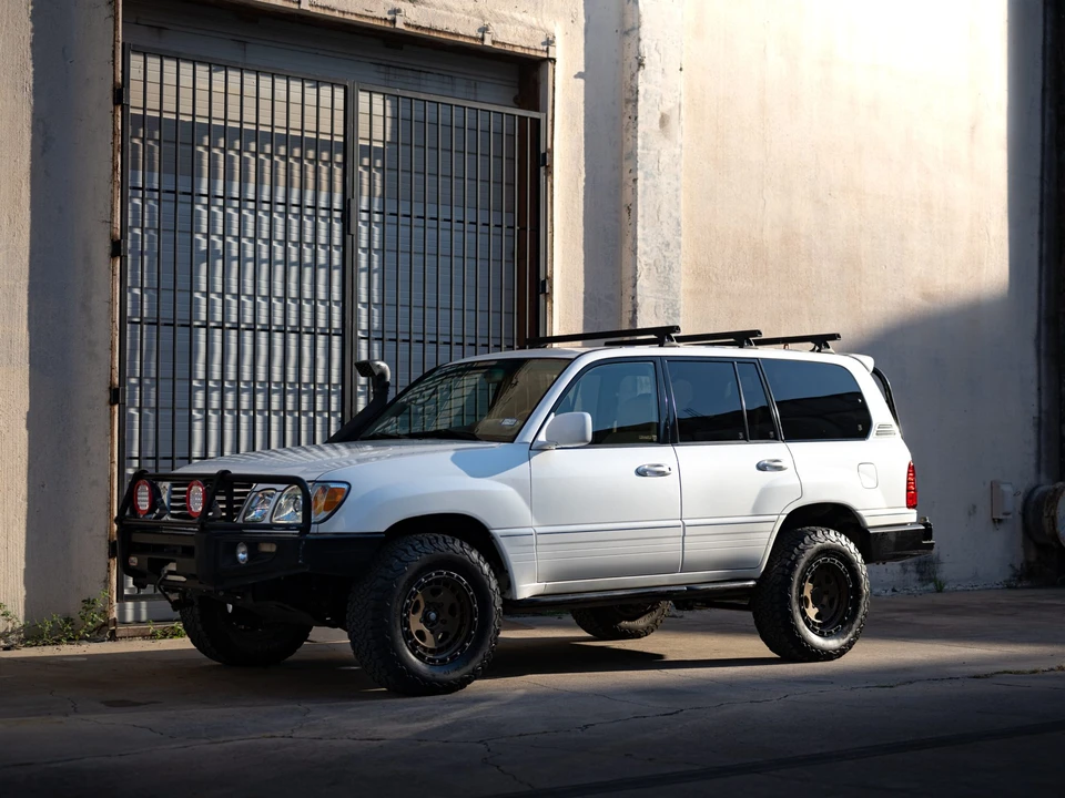 2006 Lexus LX 2nd Gen - Image 2 of 31