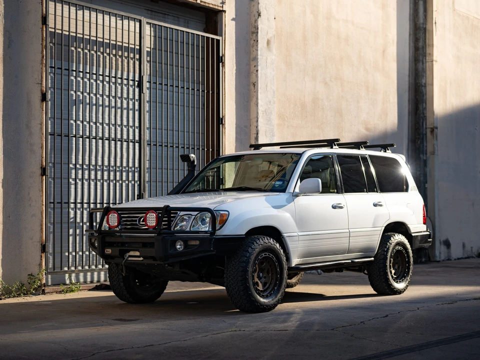 2006 Lexus LX 2nd Gen - Image 3 of 31