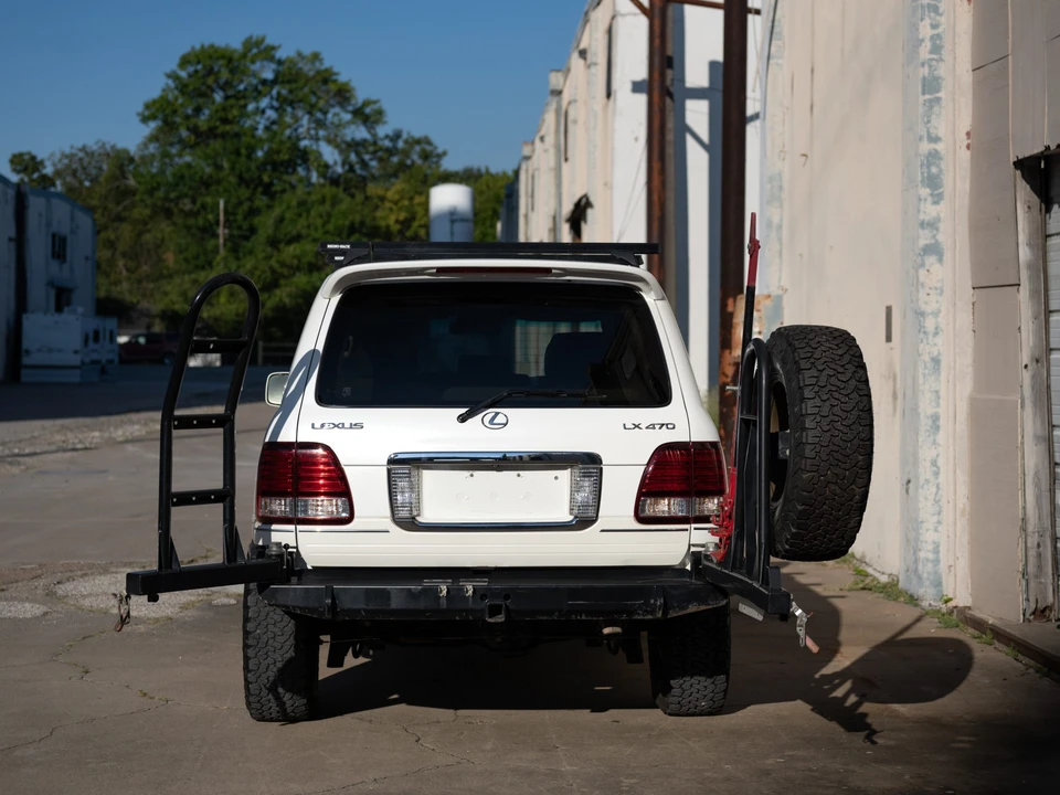 2006 Lexus LX 2nd Gen - Image 17 of 31