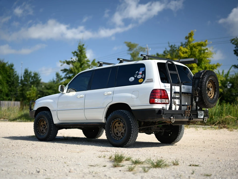 2006 Lexus LX 2nd Gen - Image 10 of 31