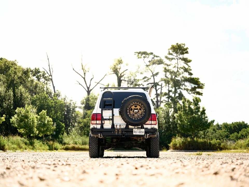 2006 Lexus LX 2nd Gen - Image 11 of 31
