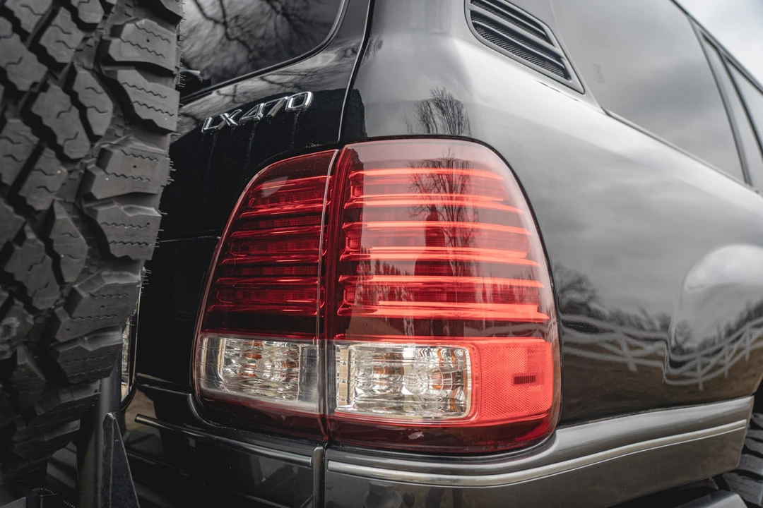 2006 Lexus LX 2nd Gen - Image 23 of 31