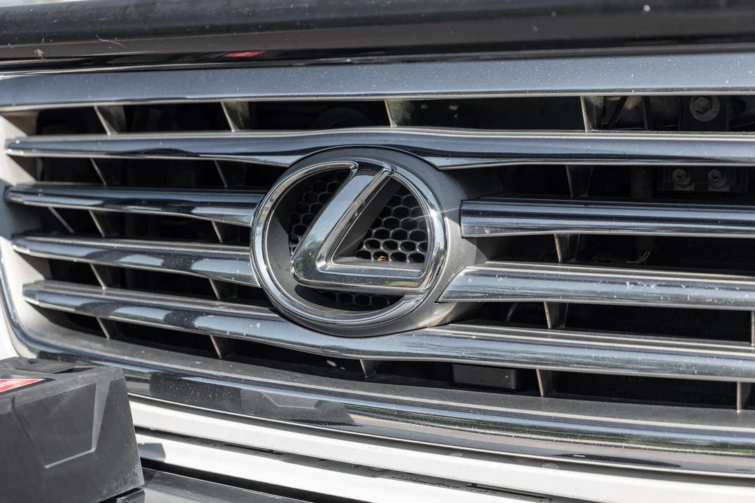 2006 Lexus LX 2nd Gen - Image 24 of 31