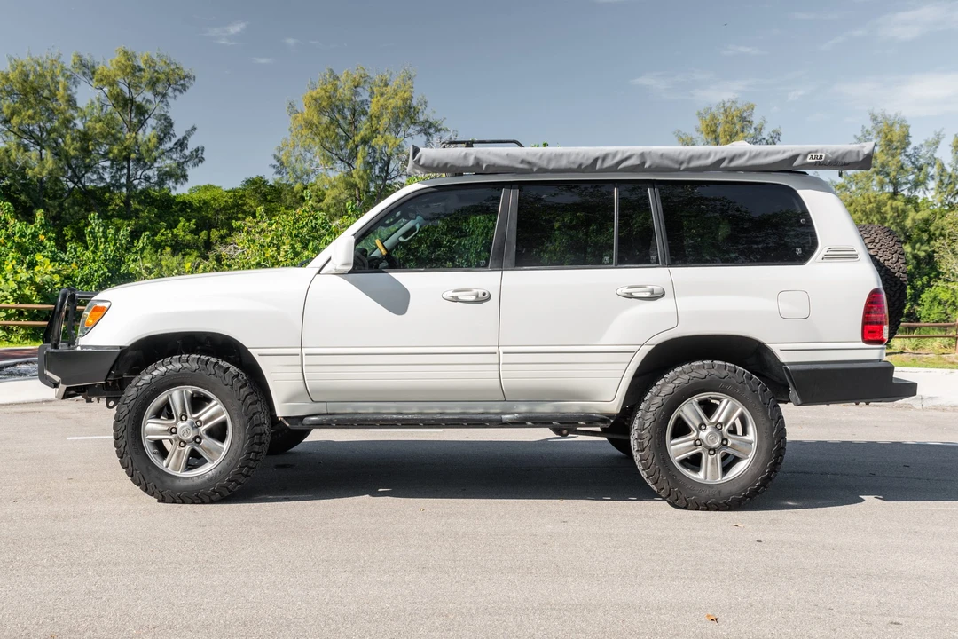 2006 Lexus LX 2nd Gen - Image 9 of 31