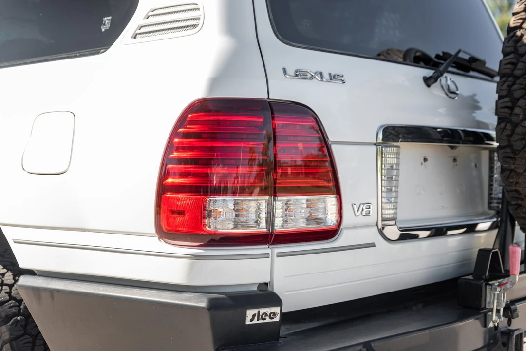 2006 Lexus LX 2nd Gen - Image 18 of 31