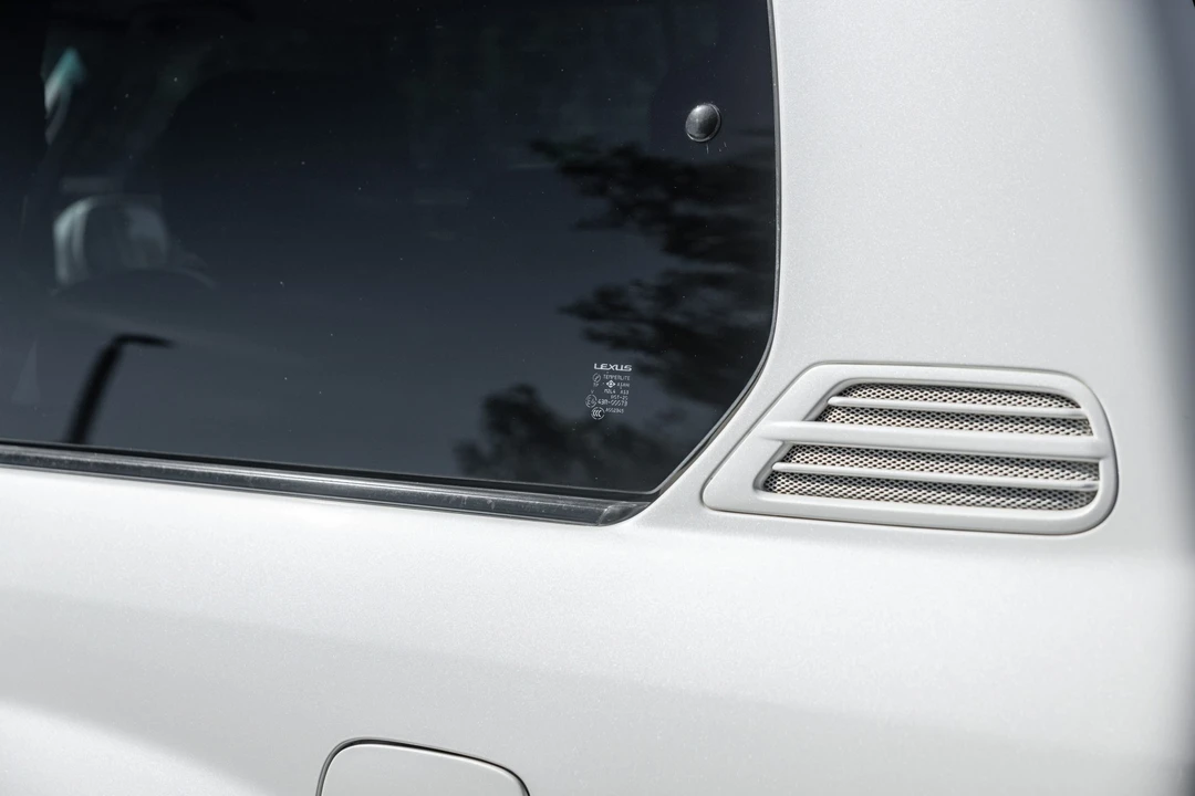 2006 Lexus LX 2nd Gen - Image 26 of 31