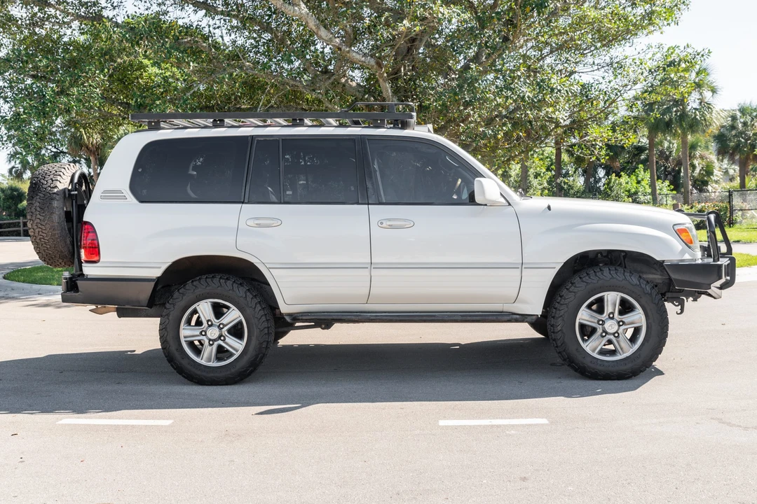 2006 Lexus LX 2nd Gen - Image 5 of 31