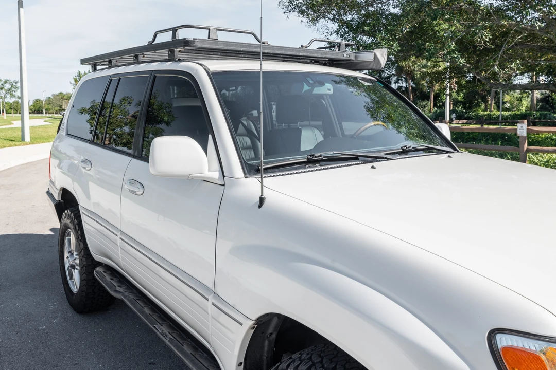 2006 Lexus LX 2nd Gen - Image 10 of 31