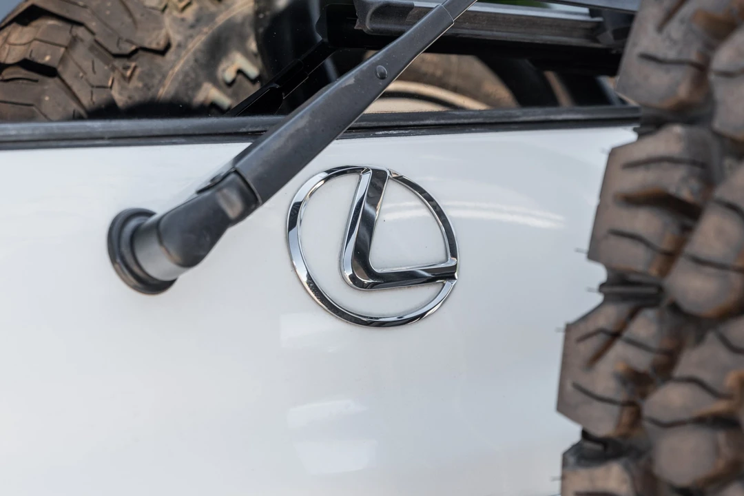 2006 Lexus LX 2nd Gen - Image 23 of 31