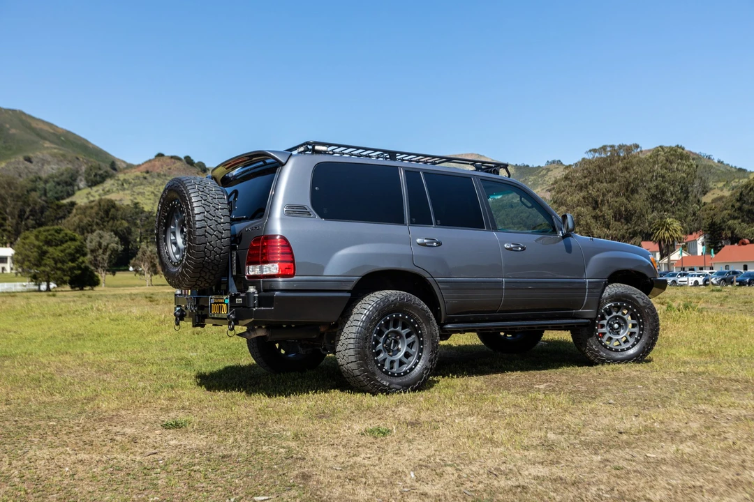 2006 Lexus LX 2nd Gen - Image 10 of 31