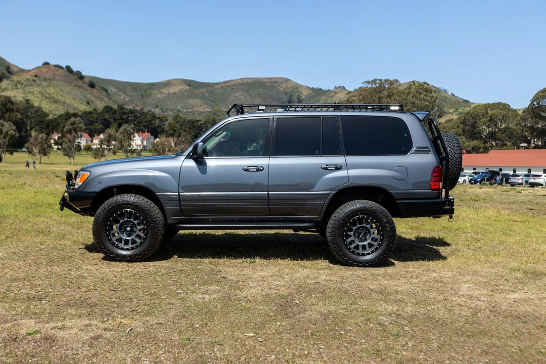2006 Lexus LX 2nd Gen - Image 5 of 31