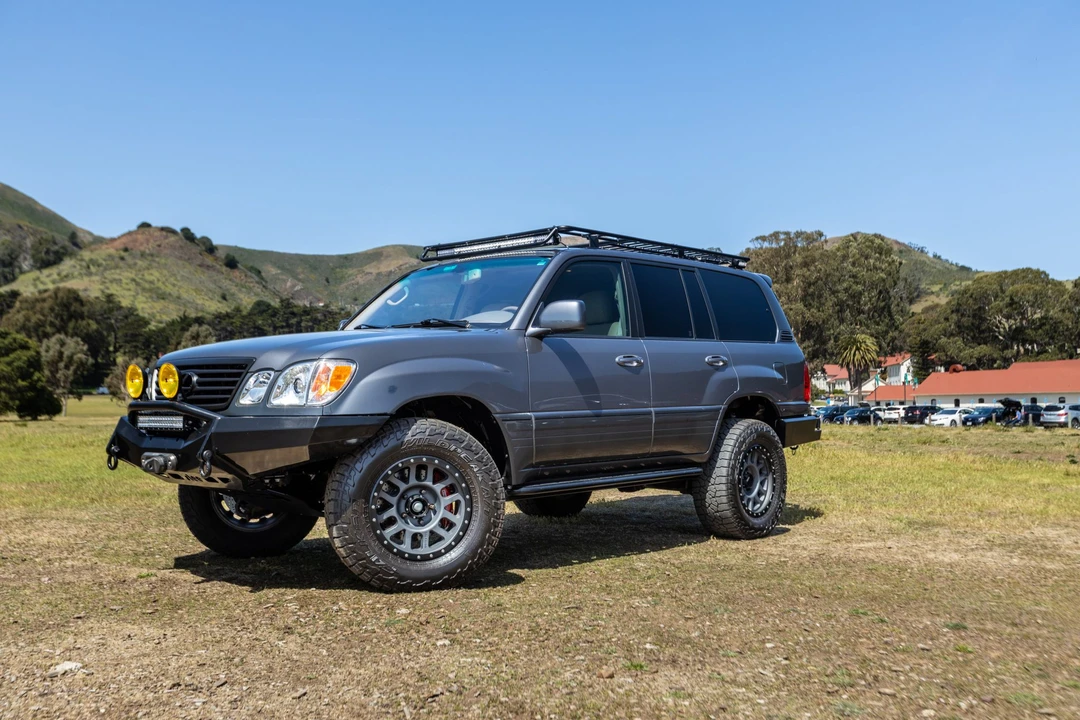 2006 Lexus LX 2nd Gen - Image 3 of 31