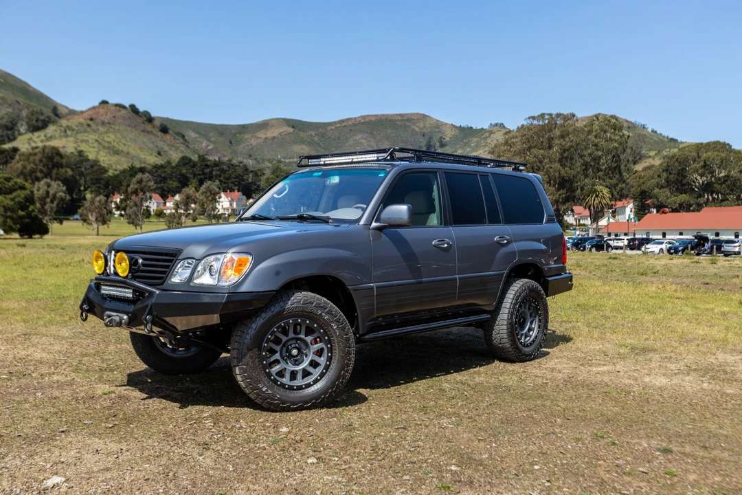 2006 Lexus LX 2nd Gen - Image 2 of 31