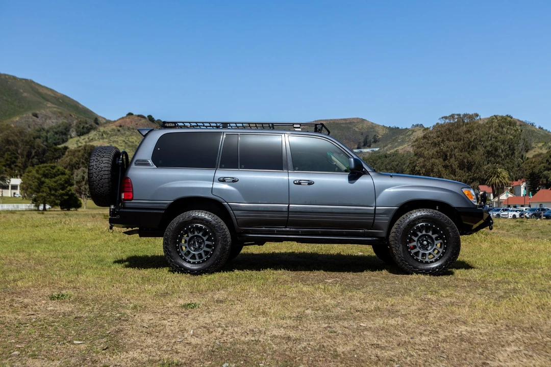 2006 Lexus LX 2nd Gen - Image 11 of 31