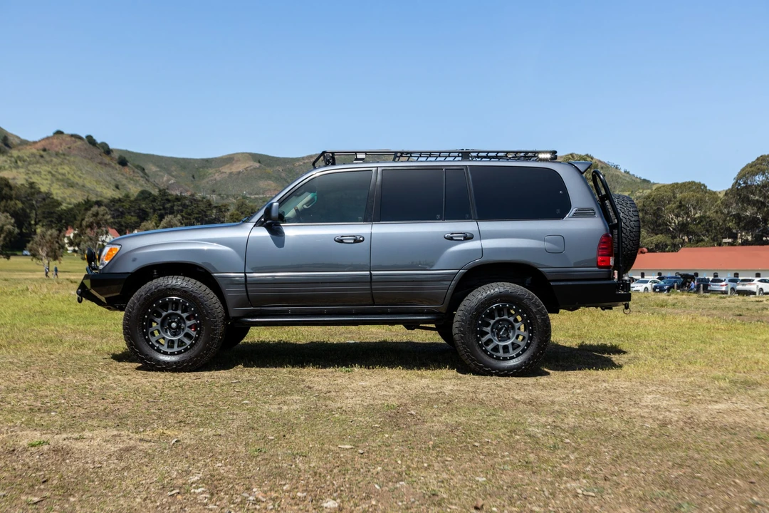 2006 Lexus LX 2nd Gen - Image 4 of 31