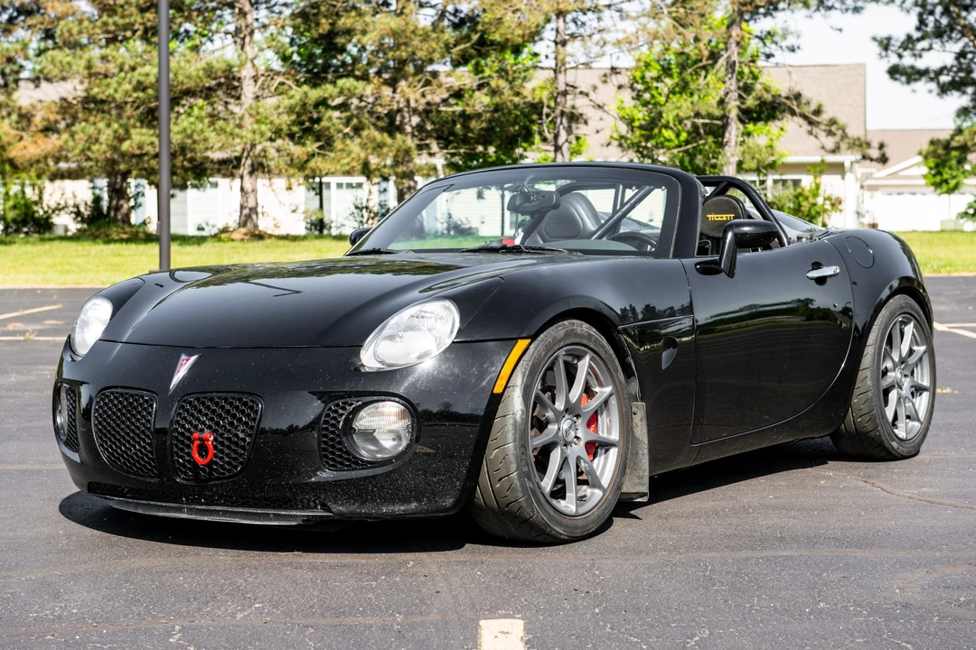 2007 Pontiac Solstice GXP - Image 2 of 31