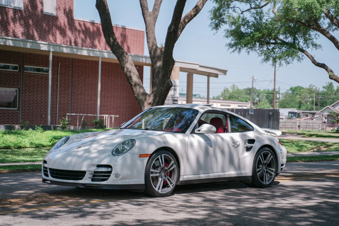 2010 Porsche 997 Turbo - Image 25 of 31