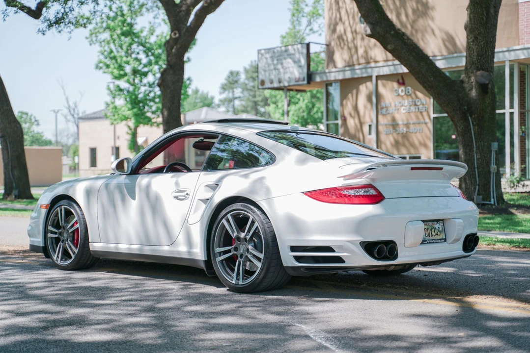 2010 Porsche 997 Turbo - Image 28 of 31