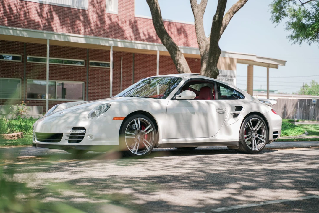 2010 Porsche 997 Turbo - Image 27 of 31